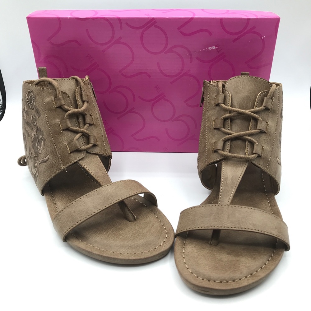NWT Sugar Watercress Embroidered Sandals